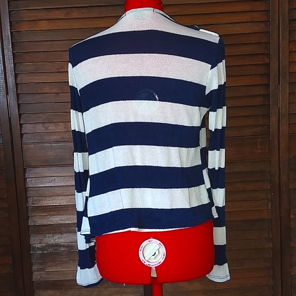 🌷 Forever 21 Sweater - Picture 2 of 4